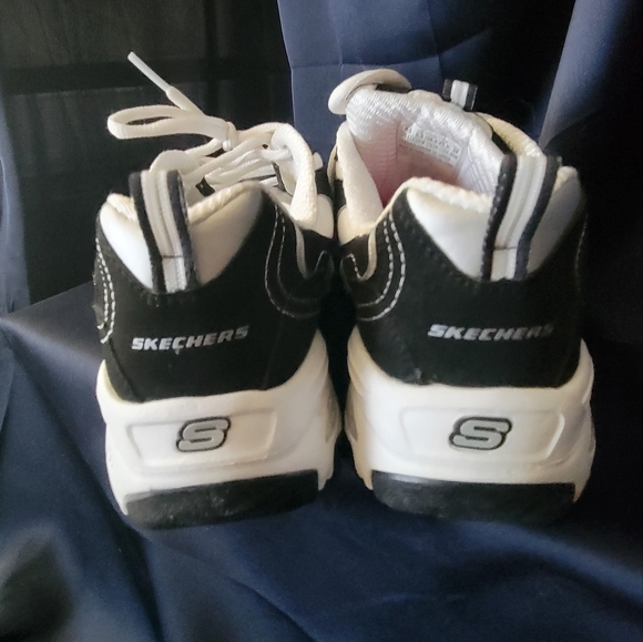 Lady's skechers new - Picture 4 of 6